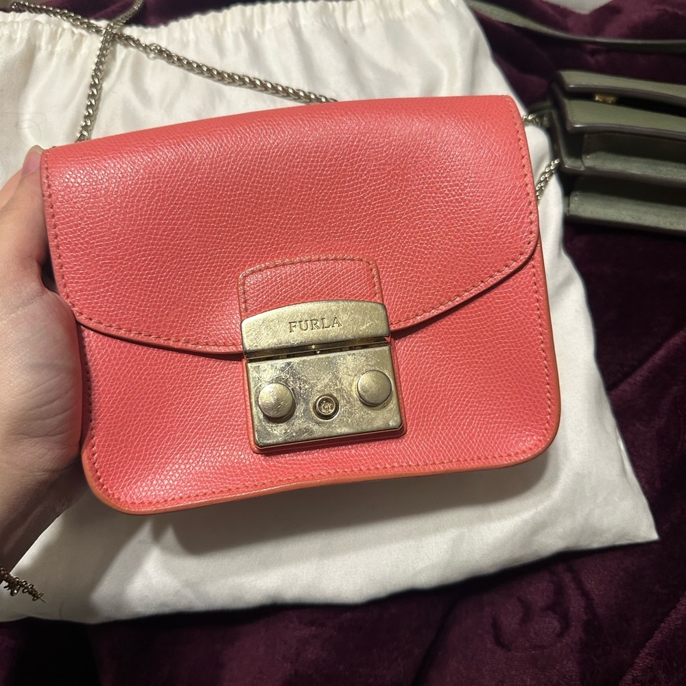 Furla en excellent état couleur saumon